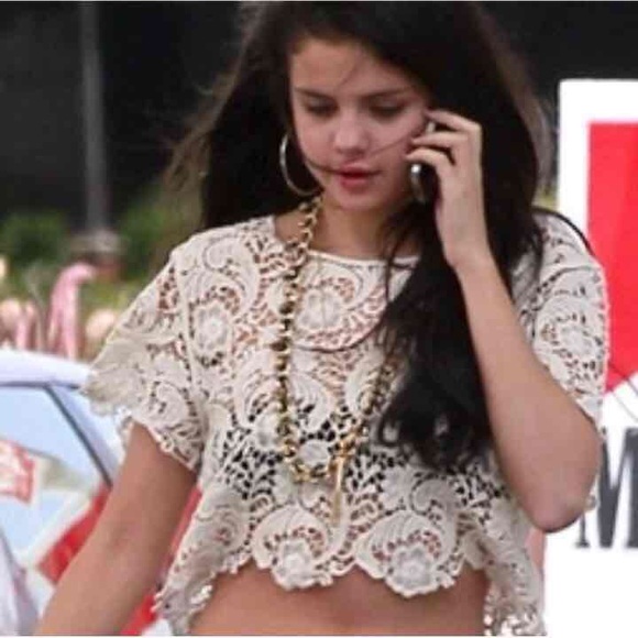 Summer Sale ☀️ Lace Crop Top - Picture 4 of 4